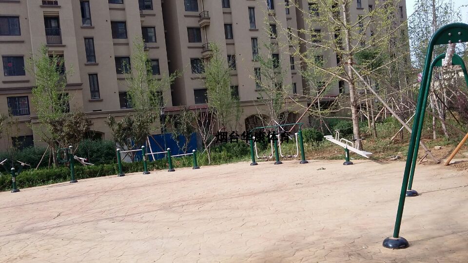 烟台桦林颐和苑小区健身路径